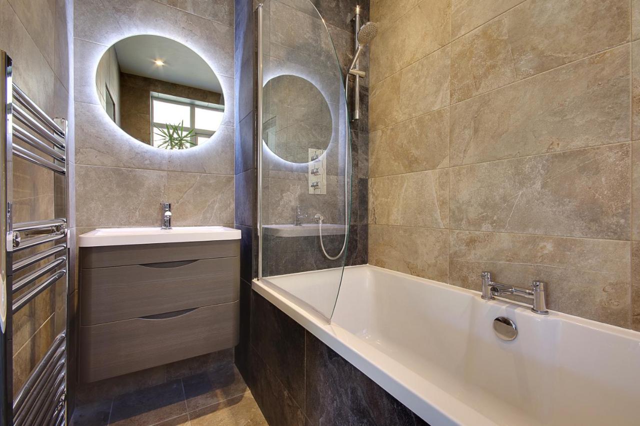 Large En-Suite By The Beach Борнмът Екстериор снимка