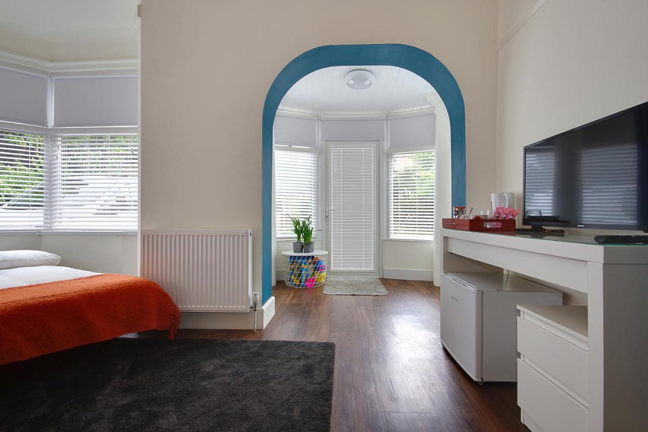 Large En-Suite By The Beach Борнмът Екстериор снимка