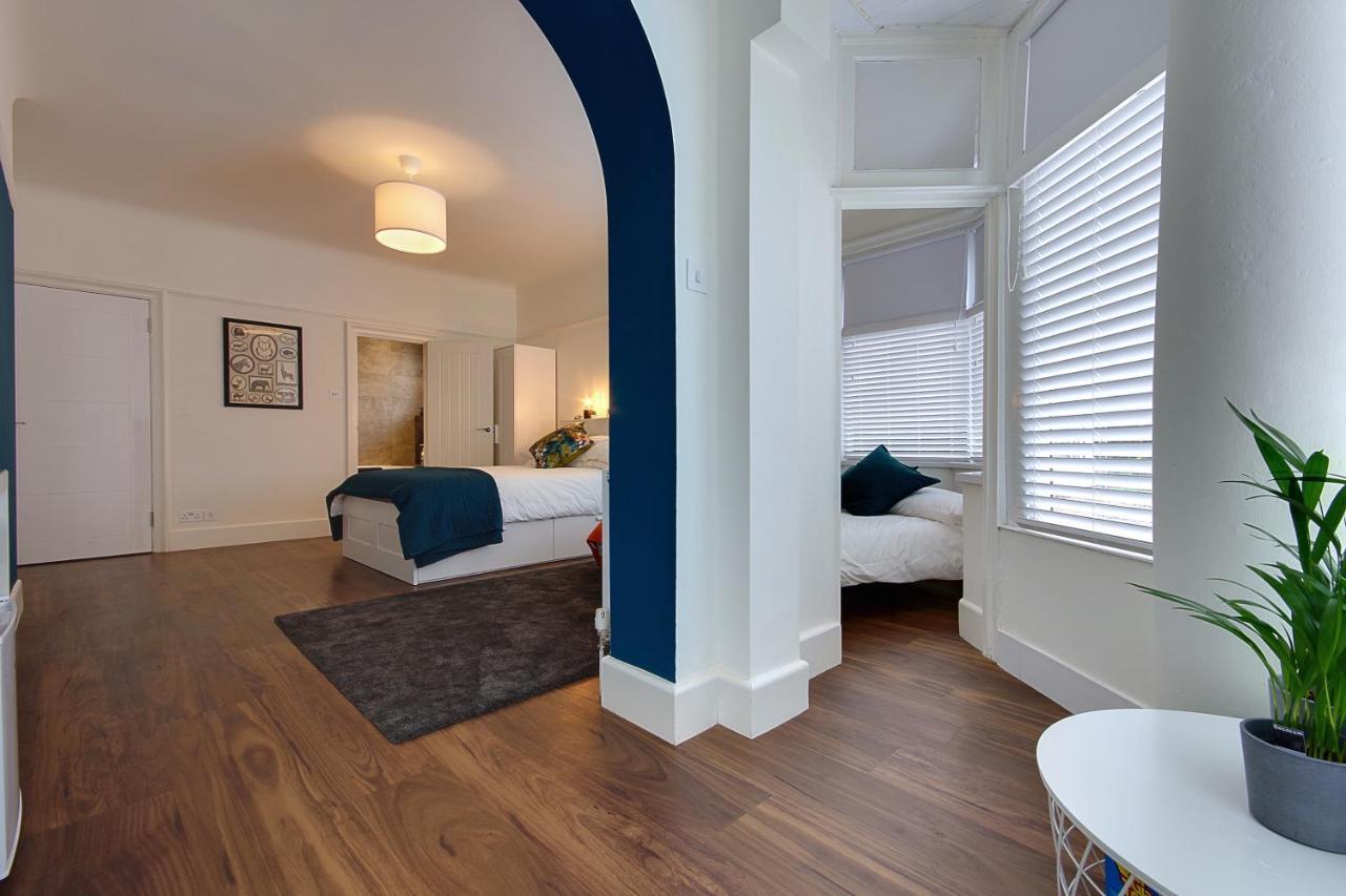 Large En-Suite By The Beach Борнмът Екстериор снимка