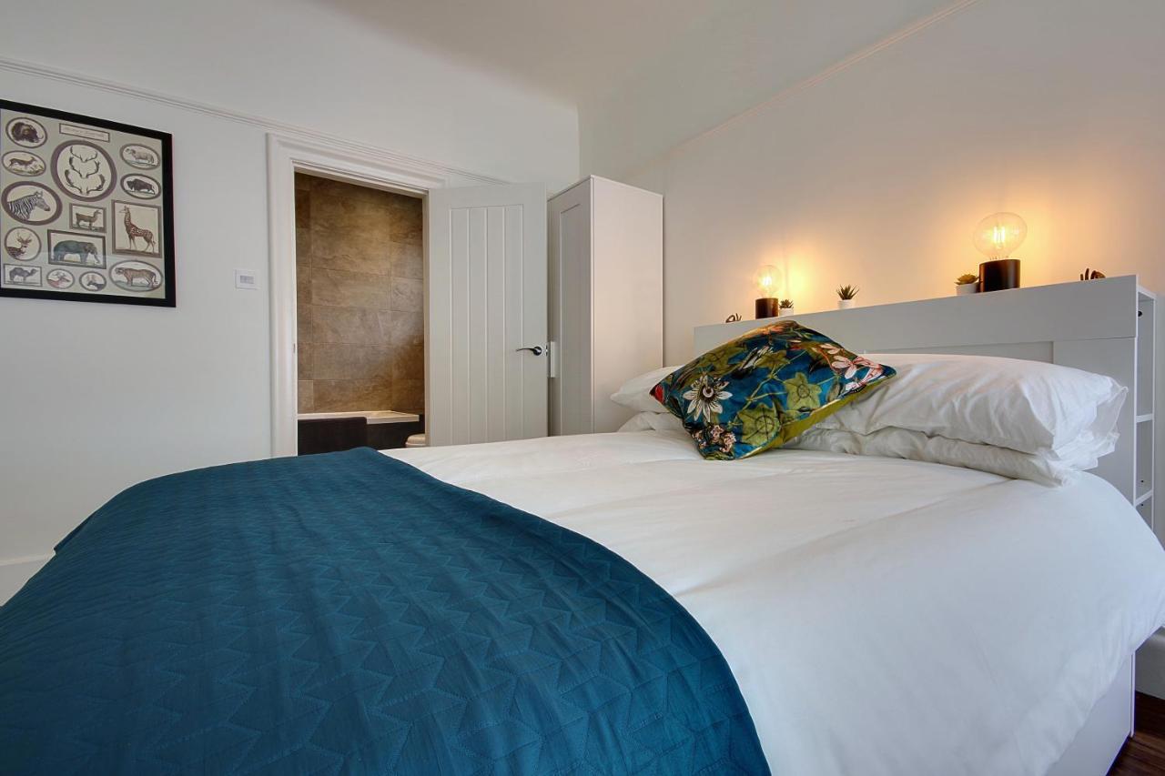 Large En-Suite By The Beach Борнмът Екстериор снимка