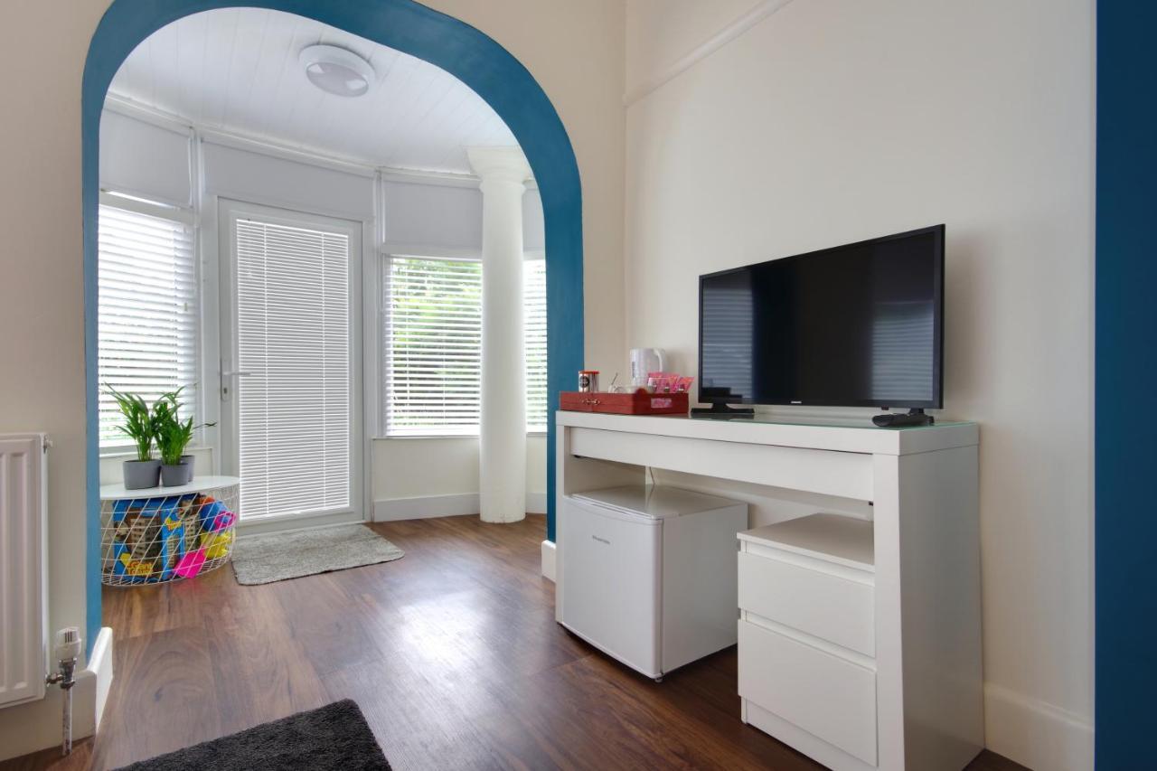 Large En-Suite By The Beach Борнмът Екстериор снимка