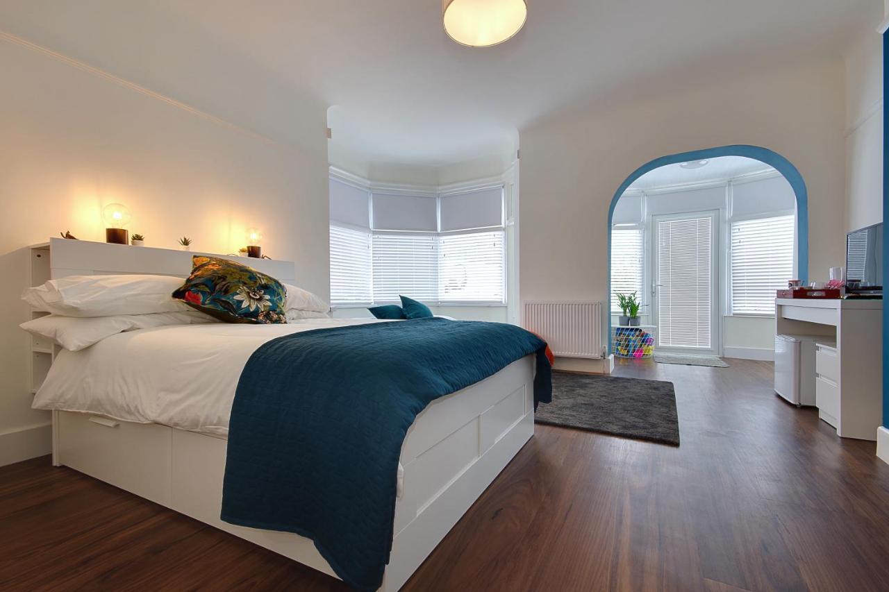 Large En-Suite By The Beach Борнмът Екстериор снимка