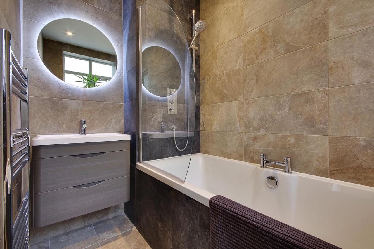 Large En-Suite By The Beach Борнмът Екстериор снимка