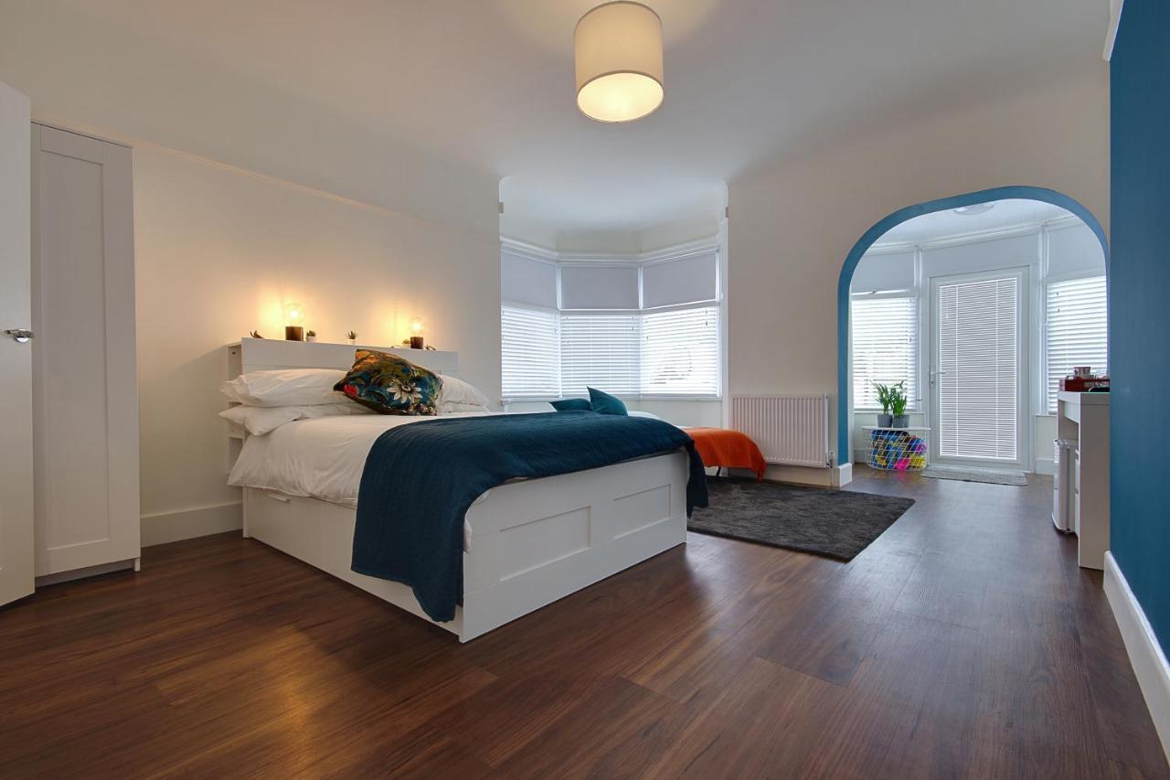 Large En-Suite By The Beach Борнмът Екстериор снимка